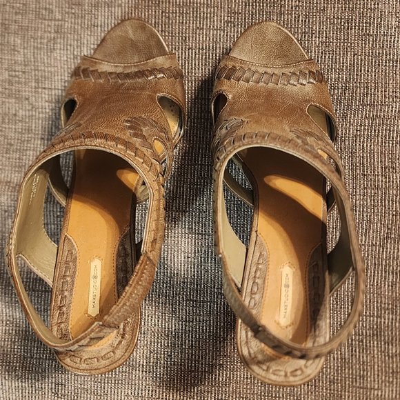 Max Studio Khaki Platform High Heels - Size 7 1/2 - Picture 4 of 4